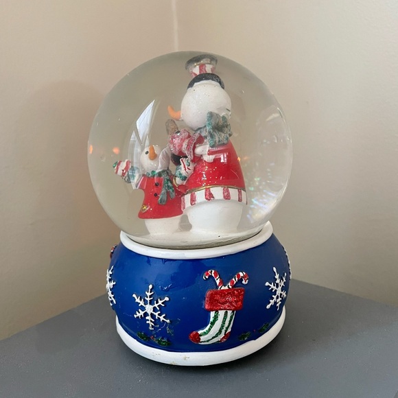 Snowmen snow globe - Picture 3 of 3